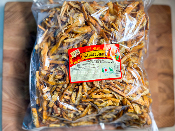 Нитка ЖАРЕНАЯ "Чеснок с зеленью" Oktobersnack 1 кг (сырный продукт) в Троицке