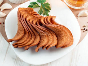 Ресторанные гренки с васаби: Ресторанные гренки с сметаной и зеленью